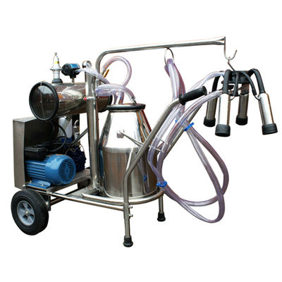 Mobil 12 İnek / Saat Taşınabilir Sağım Makinesi Vakum Pompası Gücü 1.1KW